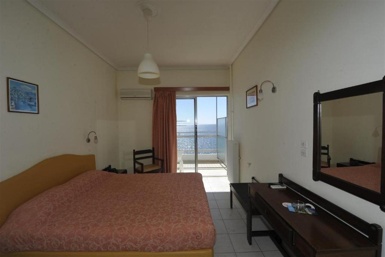 Siagas Beach Hotel Agioi Theodoroi Ngoại thất bức ảnh