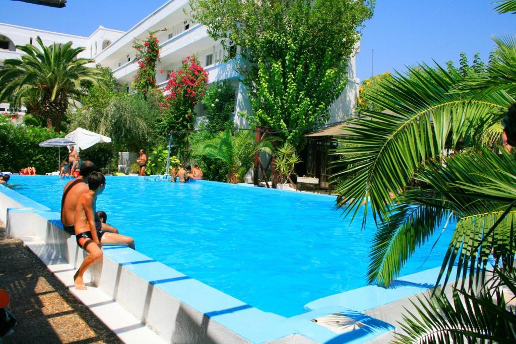 Siagas Beach Hotel Agioi Theodoroi Ngoại thất bức ảnh