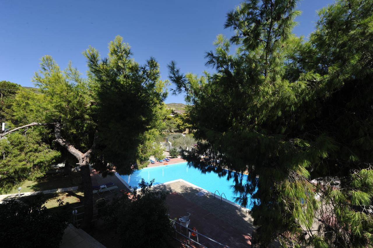 Siagas Beach Hotel Agioi Theodoroi Ngoại thất bức ảnh